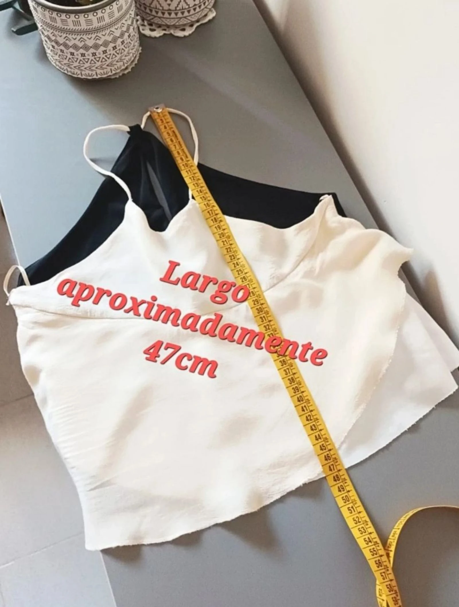 Beige halter top met drie lagen in zwart en wit – photo 7